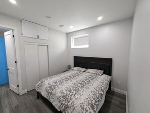 2 habitaciones, escritorio, tabla de planchar con plancha y wifi gratis