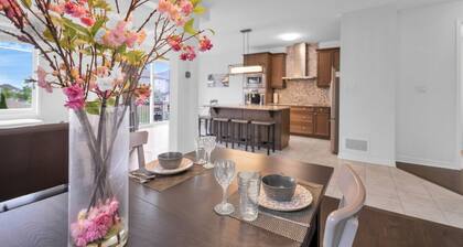 Entire 6BR 2 king 8 beds in total pets 3 GB WiFi