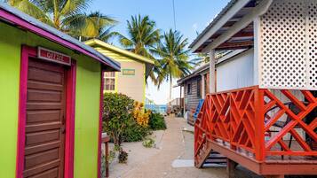 Habitación doble, balcón, vistas parciales al mar | Wifi gratis y ropa de cama