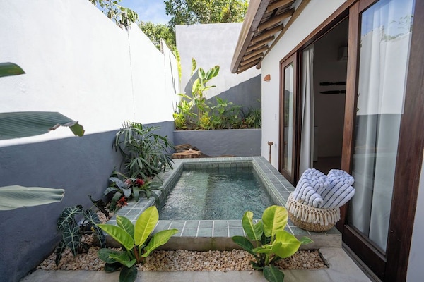 Kamar Double Mewah, jet tub, pemandangan kolam renang | Jet tub