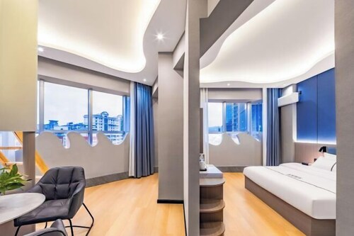 Golden Dragon Hotel (Red River Maitreya Branch)