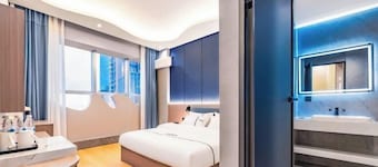 Golden Dragon Hotel (Red River Maitreya Branch)