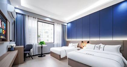 Golden Dragon Hotel (Red River Maitreya Branch)
