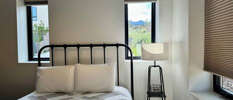3 bedrooms, desk, iron/ironing board, WiFi