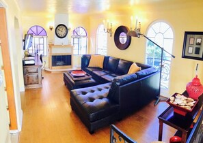 Smart TV, fireplace, DVD player, books