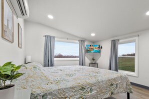 14 bedrooms, iron/ironing board, free WiFi, bed sheets - 13BR Private Retreat On Acreage + Near Liberty (Liberty)