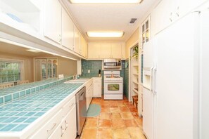 Fridge, microwave, oven, coffee/tea maker