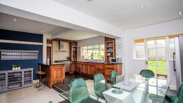 Maison, 5 chambres | Cuisine privée | Réfrigérateur, micro-ondes