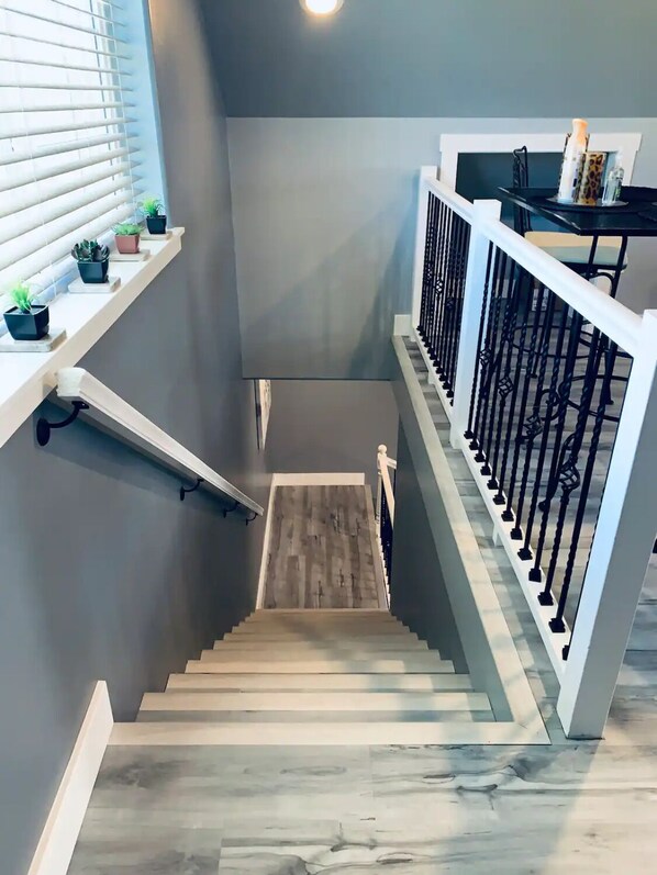 Interior - New + Loft + Unique near Big Goose Creek (Sheridan)