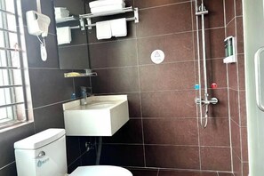 A bathroom with a toilet, sink, and shower. - HaoJiang Hotel (Huizhou)
