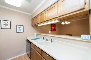 Fridge, microwave, oven, stovetop - Urban Oasis: In the Medical Center (San Antonio)