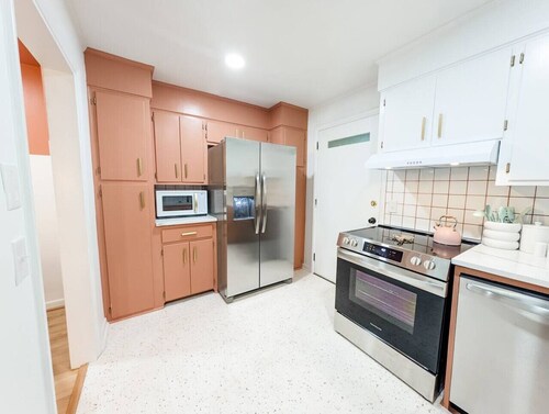 The Flamingo Suite | 1 King | Newly Renovated!