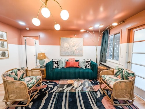 The Flamingo Suite | 1 King | Newly Renovated!