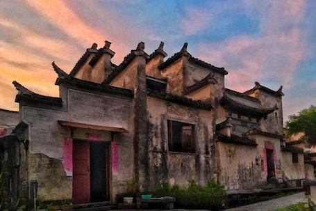 Exterior. Guanjinglou Inn