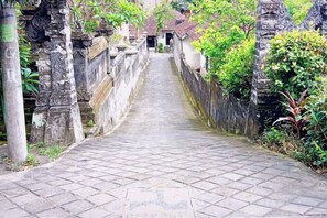 A stone pathway leading to a building with traditional architecture. - Coliving Bali Sweet Home Tabanan,Daily & Monthly Stay,Kost Bulanan (Bali)