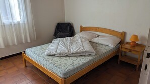 2 bedrooms, iron/ironing board, free WiFi