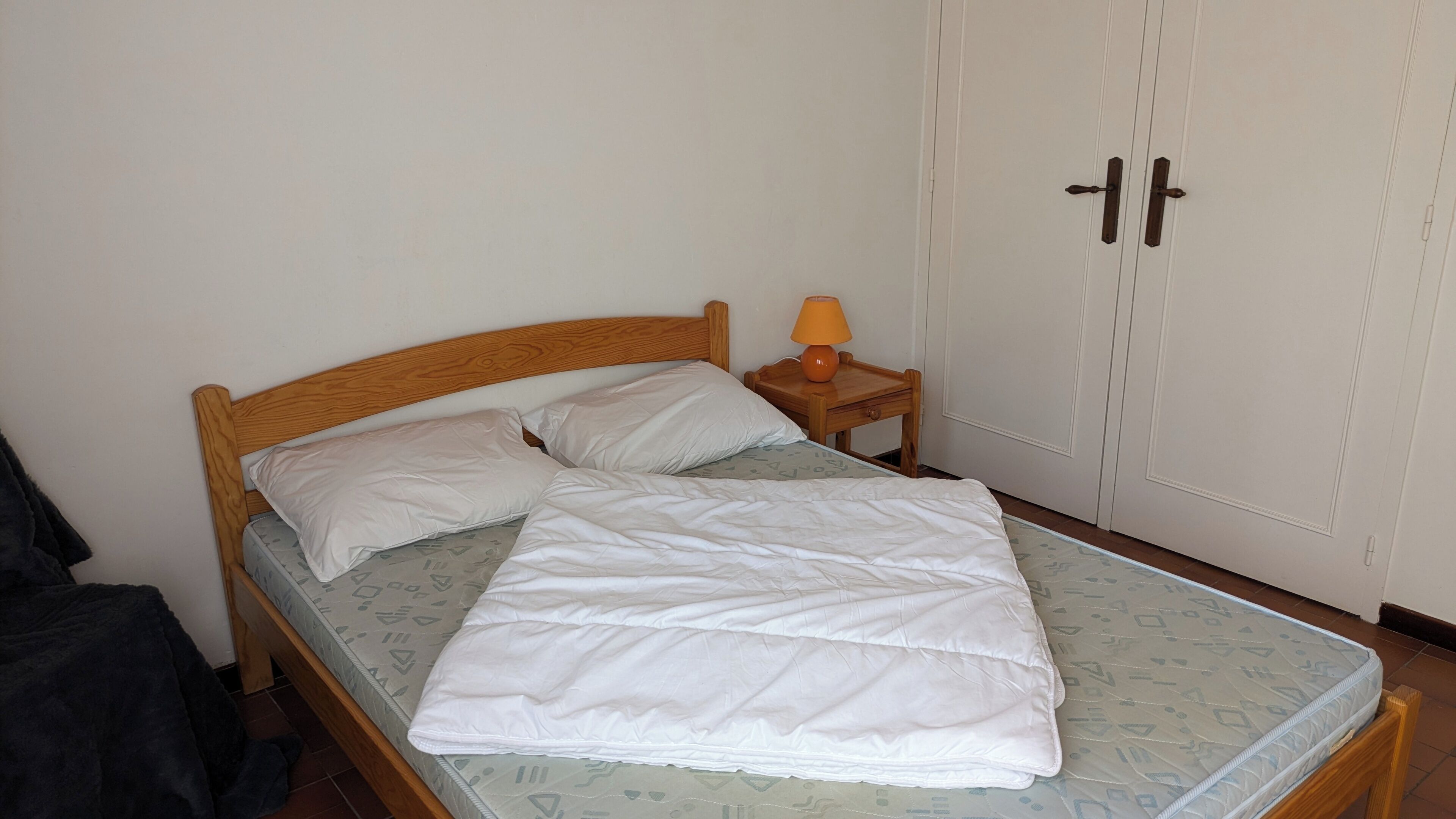 2 habitaciones, tabla de planchar con plancha y wifi gratis 