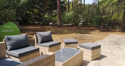 A 5 min de la plage et du lac, maison avec jardin et piscine dans la résidence