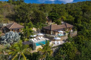 Oceanview Three Bedroom Villa Lovango | 高档床上用品、加厚床垫、客房内保险箱、特色装修