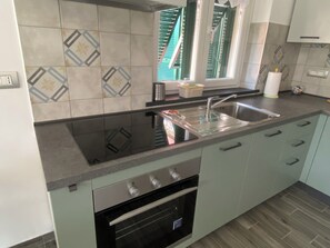 Ofen, Herdplatte, Geschirrspüler