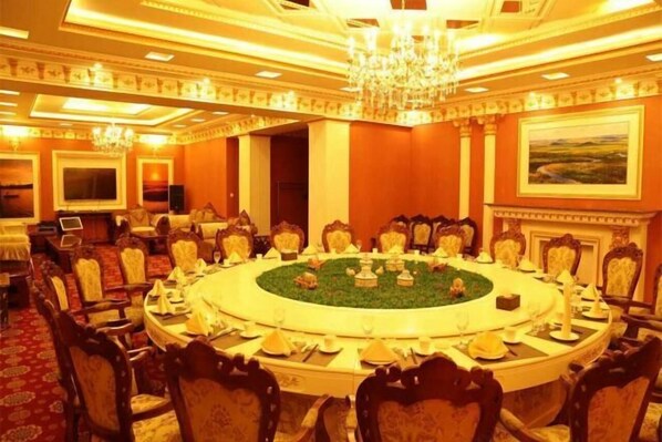 Restaurant - Ewenki Qixin Dun Hotel (Ewenki Autonomous Banner)