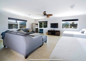 デスク、アイロン / アイロン台、WiFi、ベッドシーツ