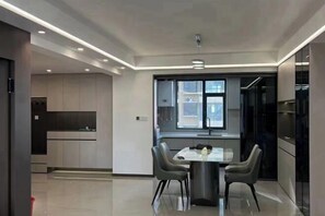 Room - 1 Minute Seaview Apartment (Qingdao)