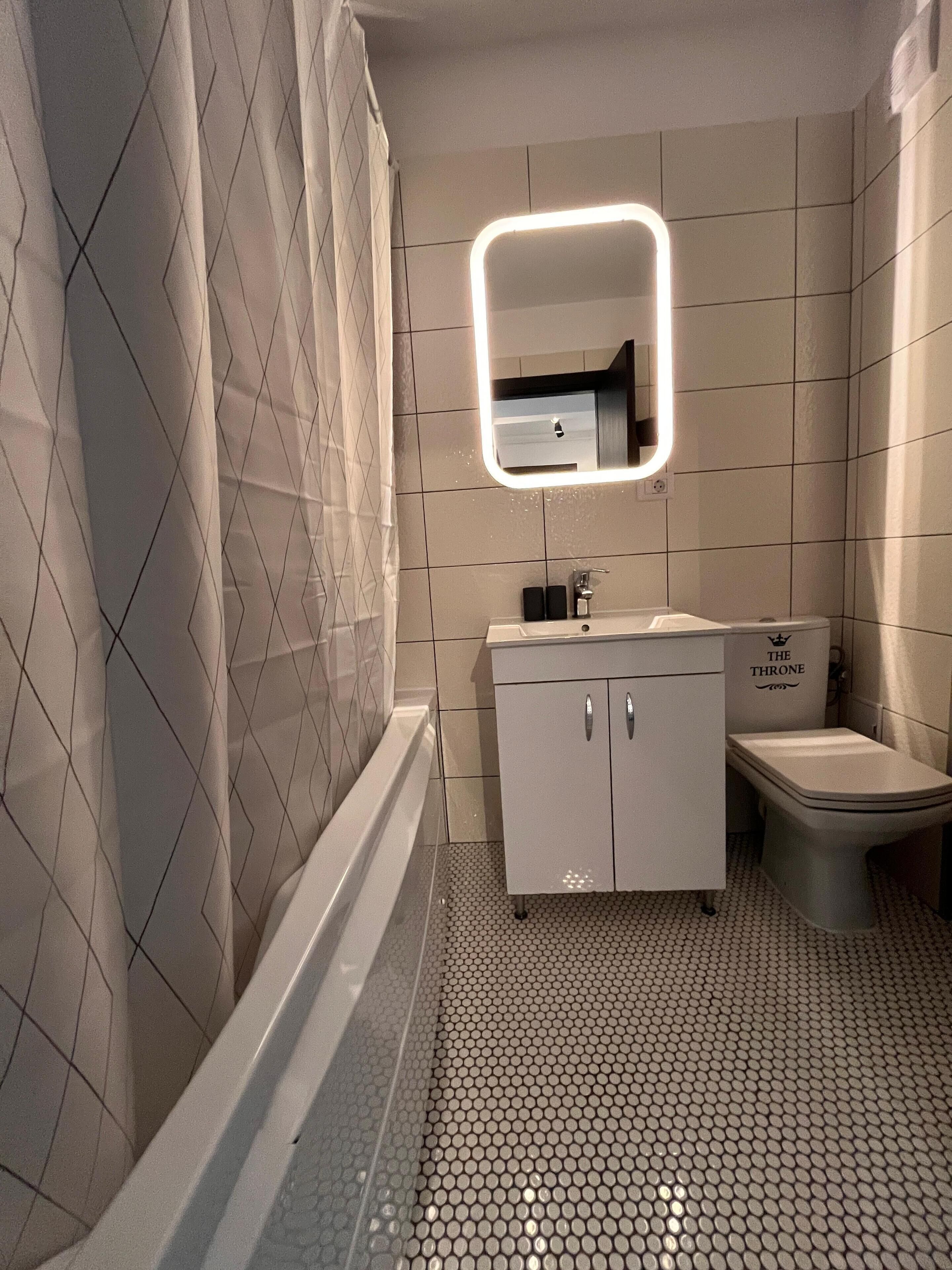 Haartrockner, Handtücher, Seife, Shampoo