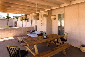 Outdoor dining - Vacay Getaway! [with Hot Tub] (Lake Havasu City)