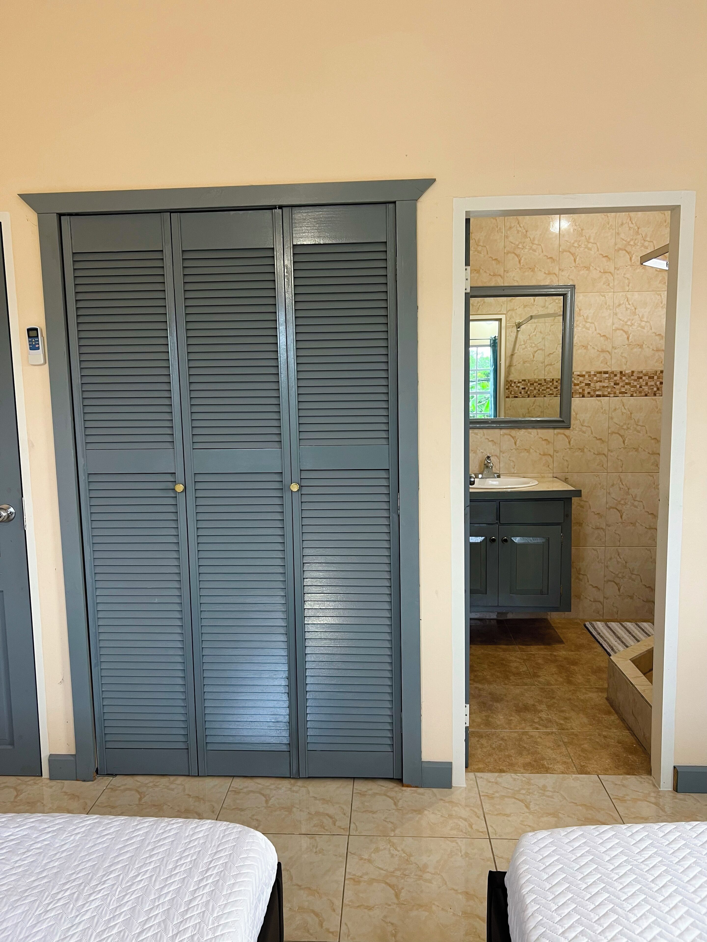 2 chambres, fer et planche à repasser, Wi-Fi, draps fournis