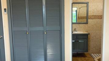 2 chambres, fer et planche Ă repasser, Wi-Fi, draps fournis