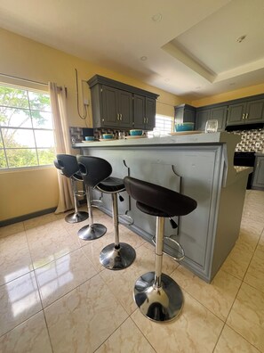 冰箱、微波炉、烤箱、炉灶