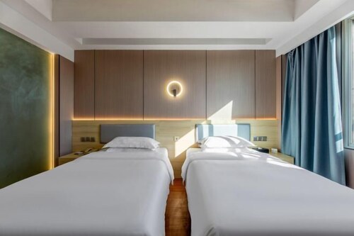 Halcyon Hotel & Resort