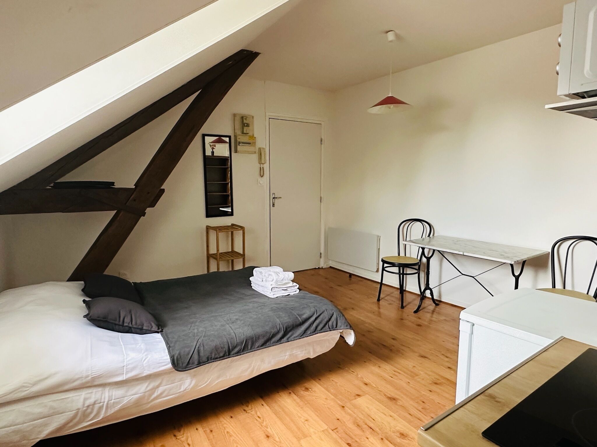 1 室のベッドルーム、WiFi、ベッドシーツ