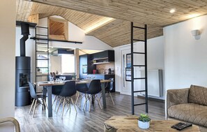 Smart TV, fireplace - Lovely home in Sonlez with sauna (Sonlez)