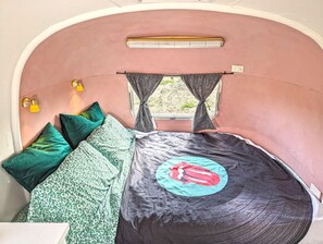 1 bedroom, iron/ironing board, Internet, bed sheets