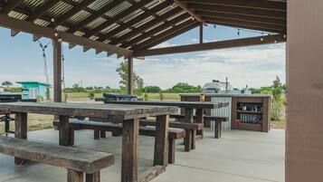 屋外ダイニングエリア