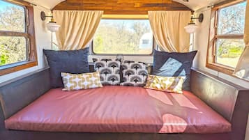 1 bedroom, iron/ironing board, internet, bed sheets