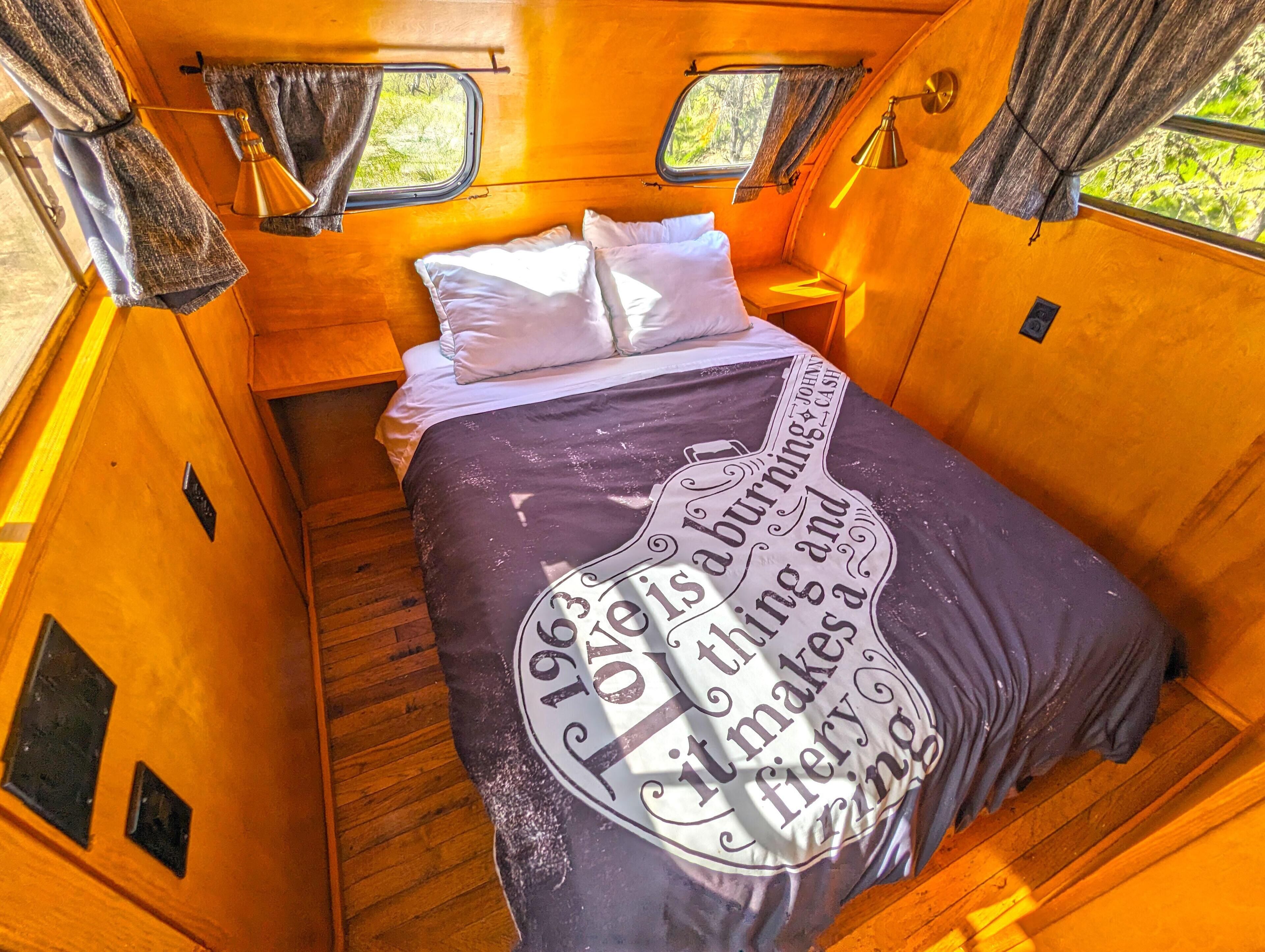 1 多间卧室、熨斗/熨衣板、上网接入、床单