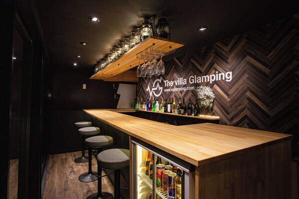 Bar (on property) - The Villa Glamping Kawaguchiko (Fujikawaguchiko)