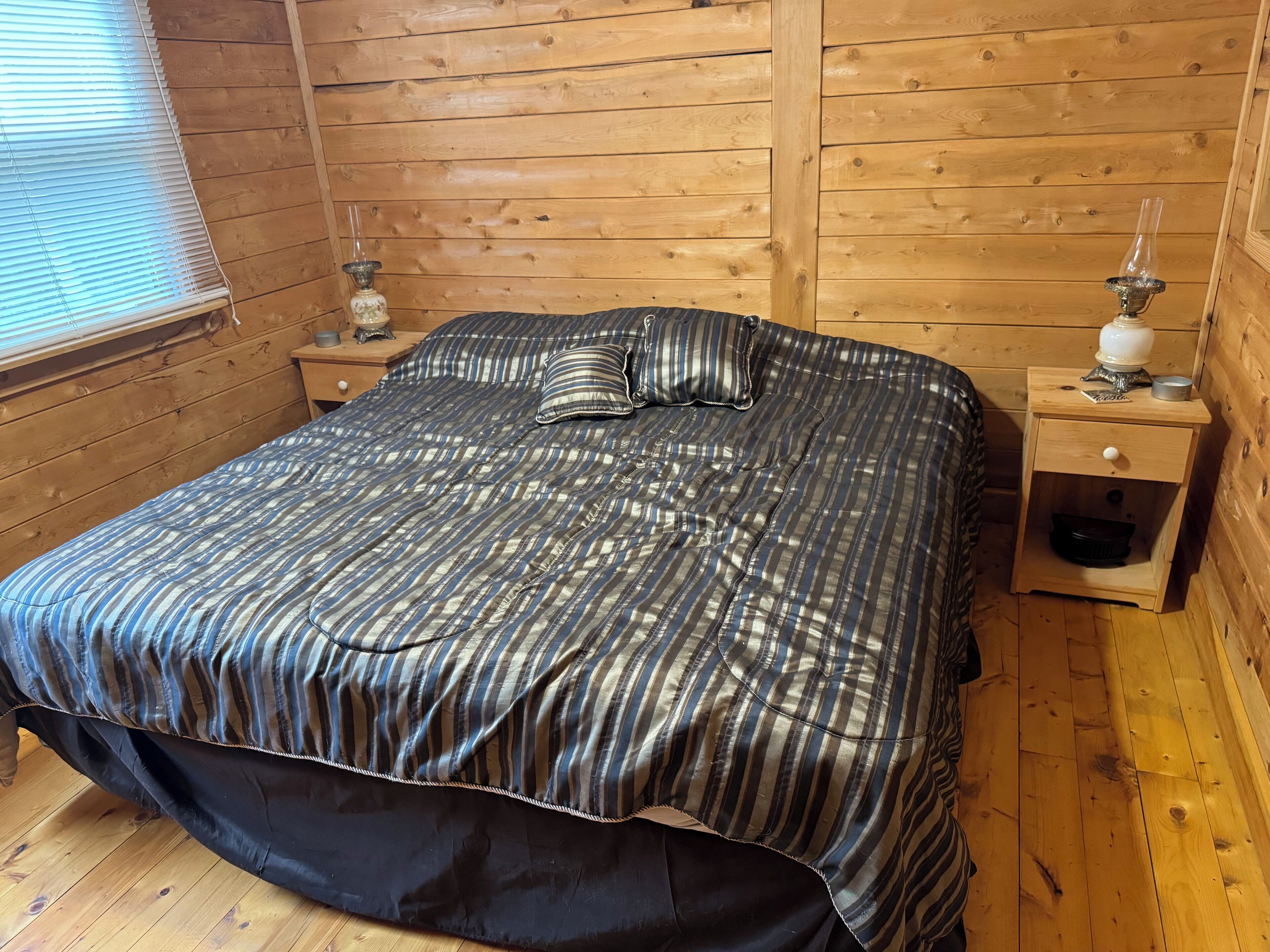 5 bedrooms, desk, iron/ironing board, WiFi