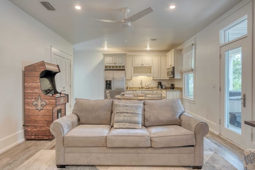 Destin Dream by Avantstay 2-story Home, Walk to Beach
