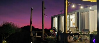 Refuge between the Sea and the Lagoon