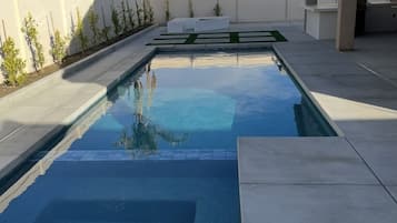 Piscine extérieure, piscine chauffée