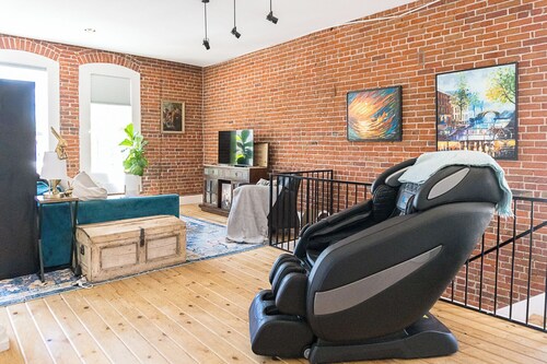 Downtown Loveland Loft w/ Rooftop Patio