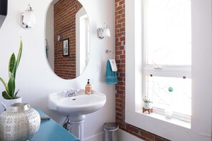 Shower, hair dryer, bidet, towels - Downtown Loveland Loft w/ Rooftop Patio (Loveland)