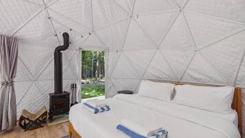 Premium Tent, 1 King Bed, Hot Tub