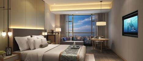 Ein modernes Hotelzimmer mit einem großen Bett, einem Schreibtisch und Blick auf die Stadt.