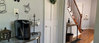 Charming 2-bedroom Duplex with1Gig WiFi, AC in delightful Mount Vernon