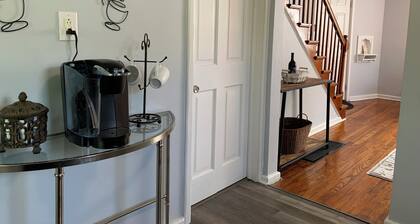 Charming 2-bedroom Duplex with1Gig WiFi, AC in delightful Mount Vernon